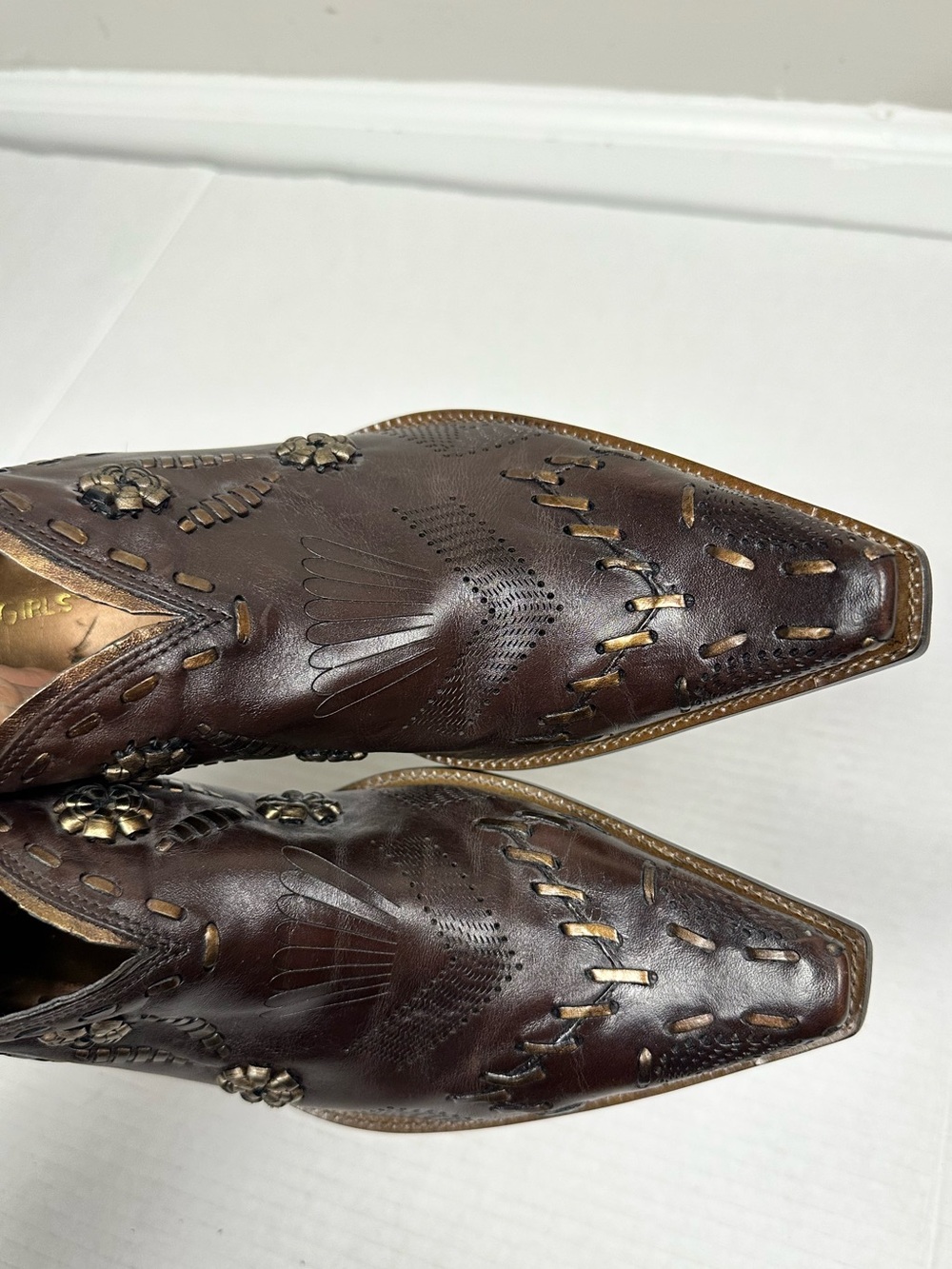 BCBGirls Brown Gold Leather Low Heel Cowgirl Western  Ankle Boots Size 9.0 B - Picture 9 of 14